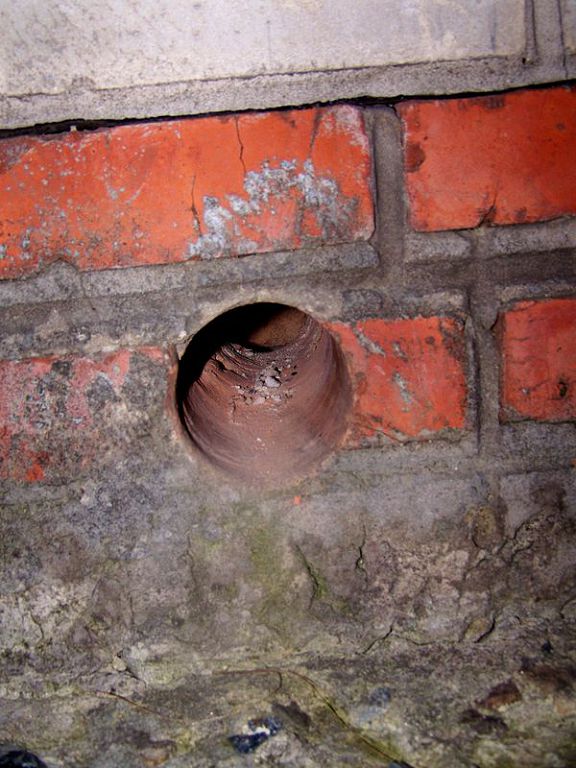 Cómo hacer ventilación en el sótano de una casa de madera privada.