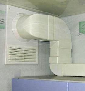 El conducto de ventilación de plástico encaja bien en el interior