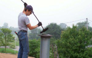 Es mejor confiar el control de la chimenea a un especialista.