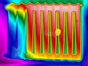 The work of a cast-iron radiator through a thermal imager