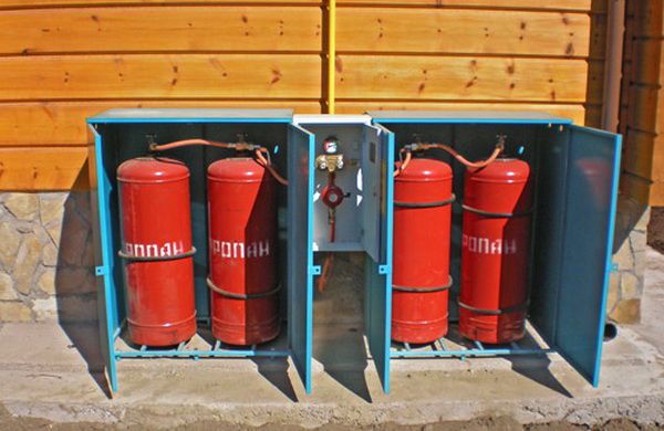 Storage of cylinders in cabinets