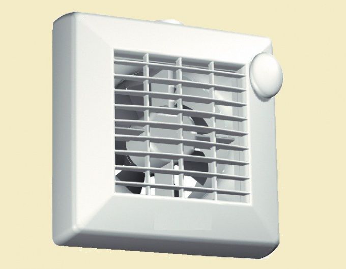 El ventilador se esconde detrás de las rejas