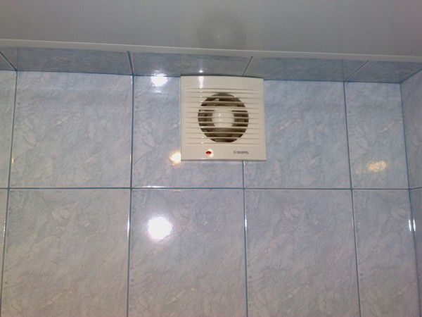 Capucha confeccionada en el baño.